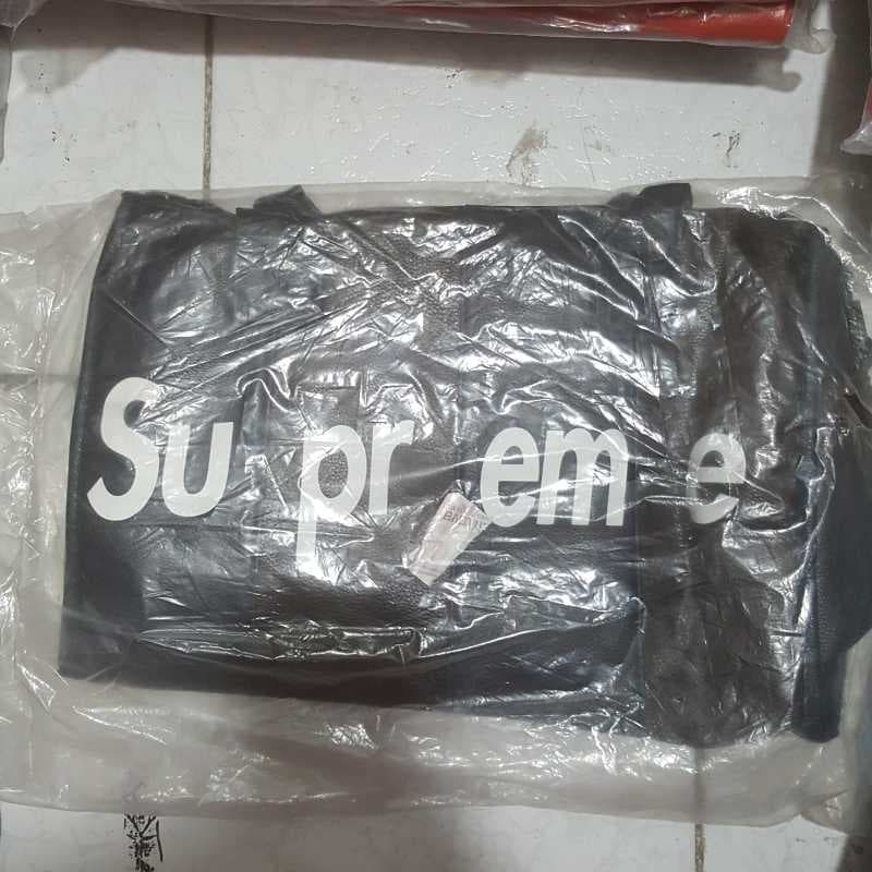 1219 ساک سوپرمی چرمی طرح راه راه supreme - تصویر ۱