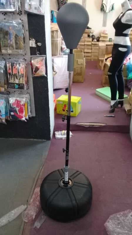 گلابی بوکس ايستاده - تصویر ۱