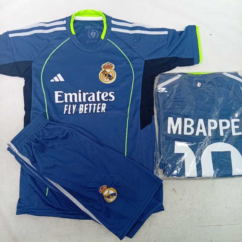 کیت تیشرت شرت رئال مادرید امباپه سورمه ای نوار فسفری لوگو چسبی دوخت - تصویر ۱