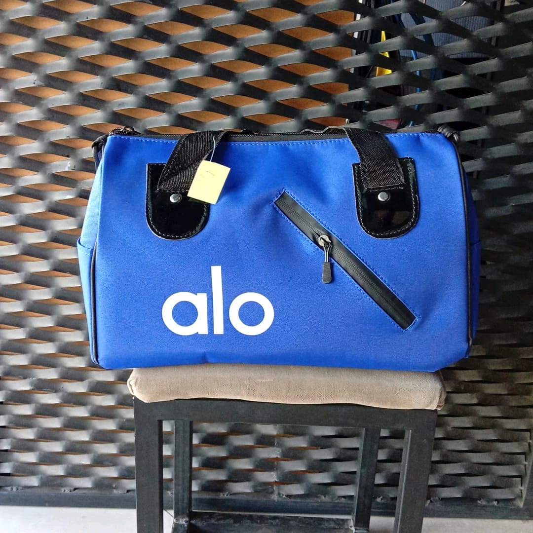 ساک استخری مولتی برند جلو زیپ کج شبرنگی برزنتی - تصویر ۸