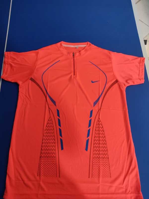 تيشرت قواره‌دار نيم زيپ نايک - تصویر ۱