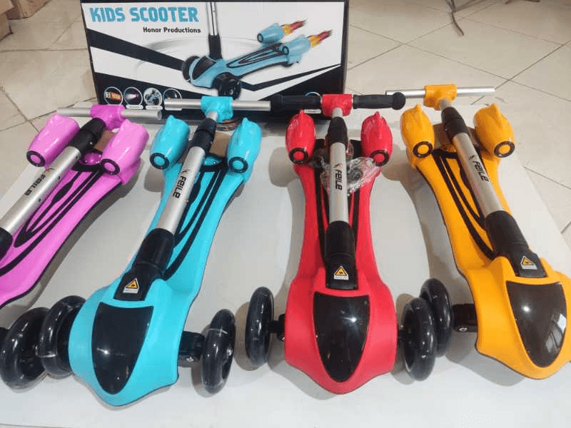 818 اسکوتر دودي چرخ چراغدار کيدس