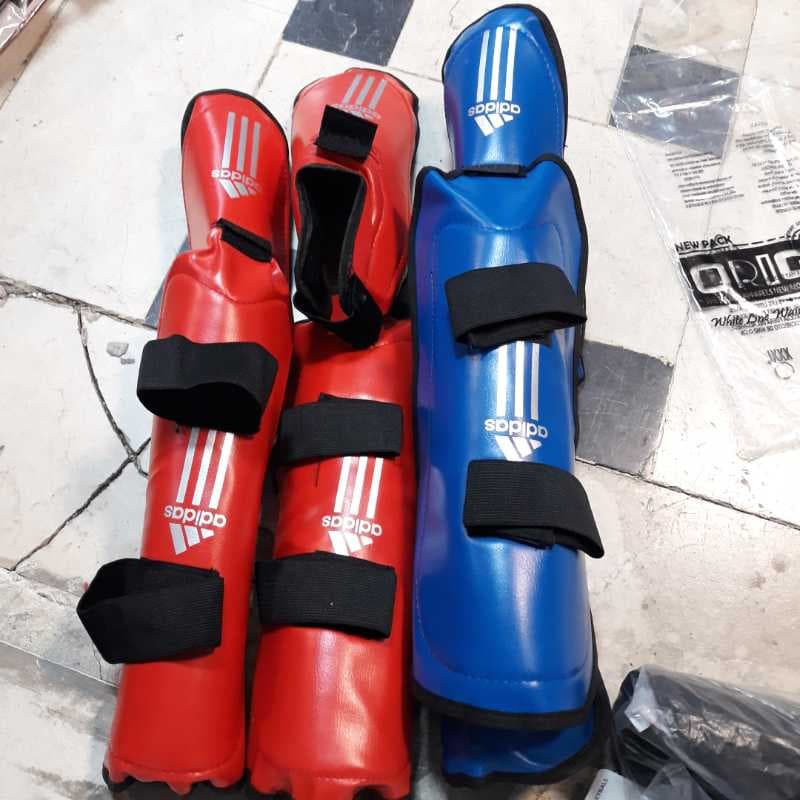 ساق رو پای دو تیکه ادیداس  - تصویر ۱