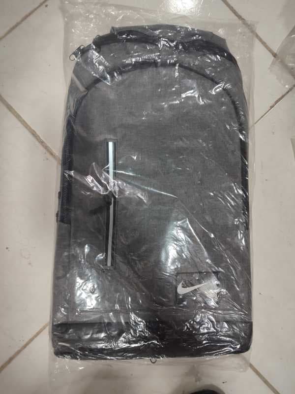 1070 کوله برزنتی ساده نایک - تصویر ۱