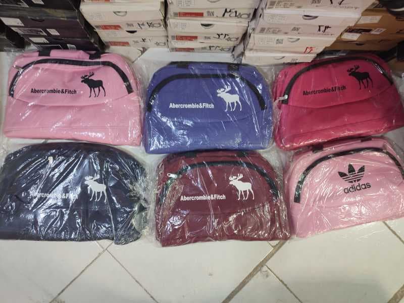 ساک ورزشی abercrombie و آدیداس  - تصویر ۱