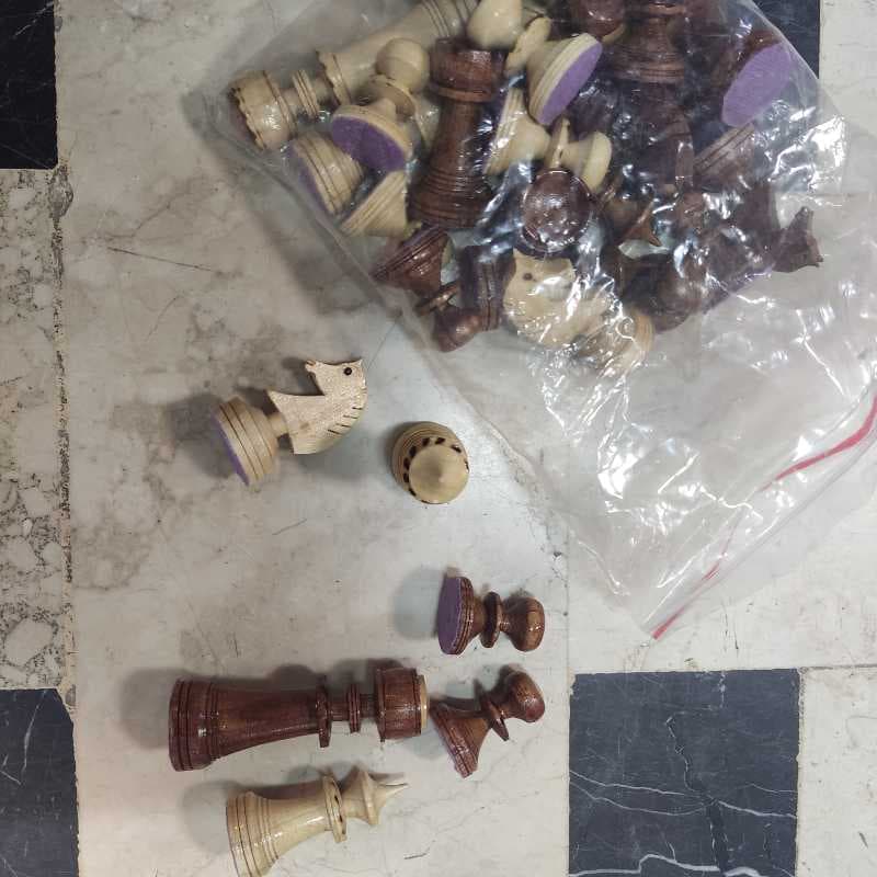 مهره شطرنج سلطنتی چوبی
