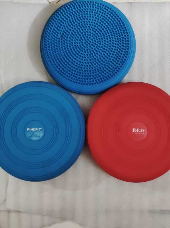کوشن بال یه طرف آج دار راه راه مولتی برند پینوفیت رد red - تصویر ۱