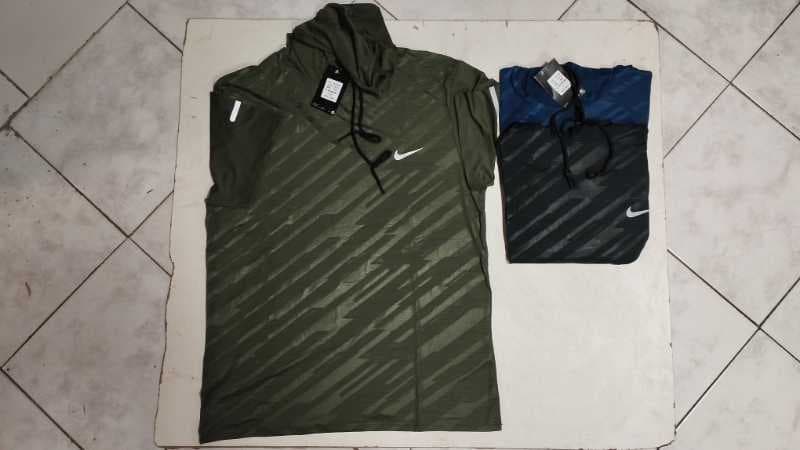 33061 تیشرت کلاه دار پارچه میراژ نایک - تصویر ۱