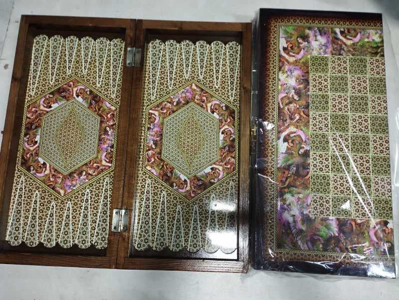360 شطرنج تخته نرد قفلدار طرح لوزی کنار دختر دار - تصویر ۱