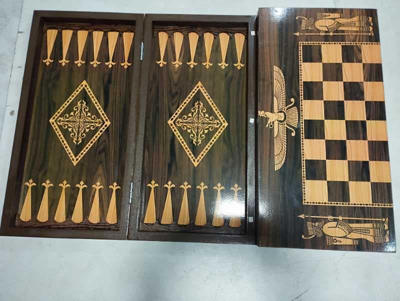220 شطرنج تخته نرد طرح لوزی کنار سرباز نیزه دار معمولی - تصویر ۱