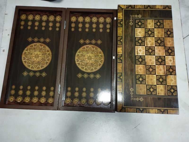 220 شطرنج تخته نرد طرح دایره ای هشت مربعی داخل گل دار معمولی - تصویر ۱